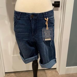 Democracy denim Bermuda shorts. NWT, size 4.